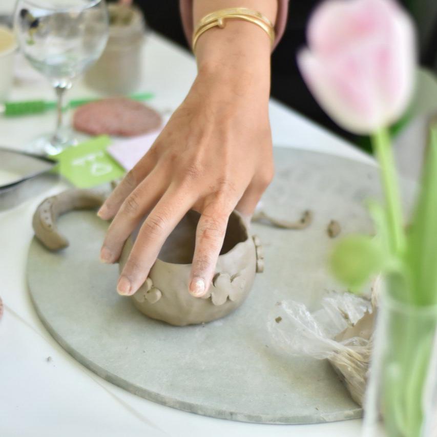 ورشـة صنع كوب من عجينة السيراميك - making a cup from ceramic clay workshop