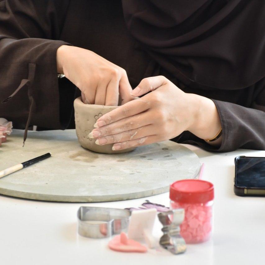 ورشـة صنع كوب من عجينة السيراميك - making a cup from ceramic clay  workshop