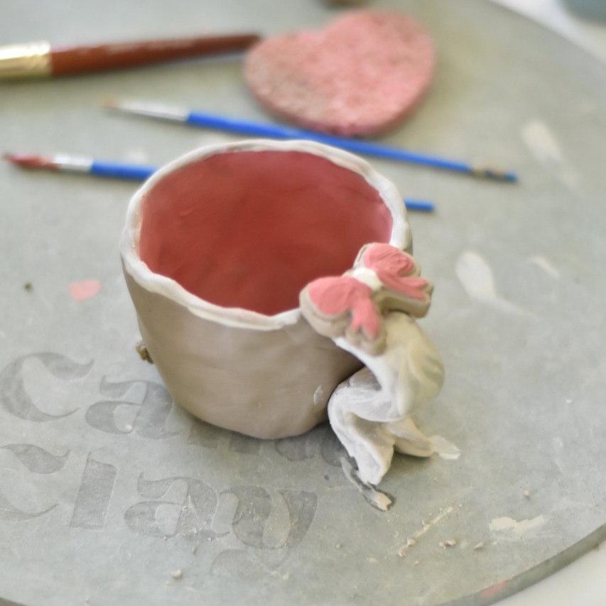 ورشـة صنع كوب من عجينة السيراميك - making a cup from ceramic clay  workshop